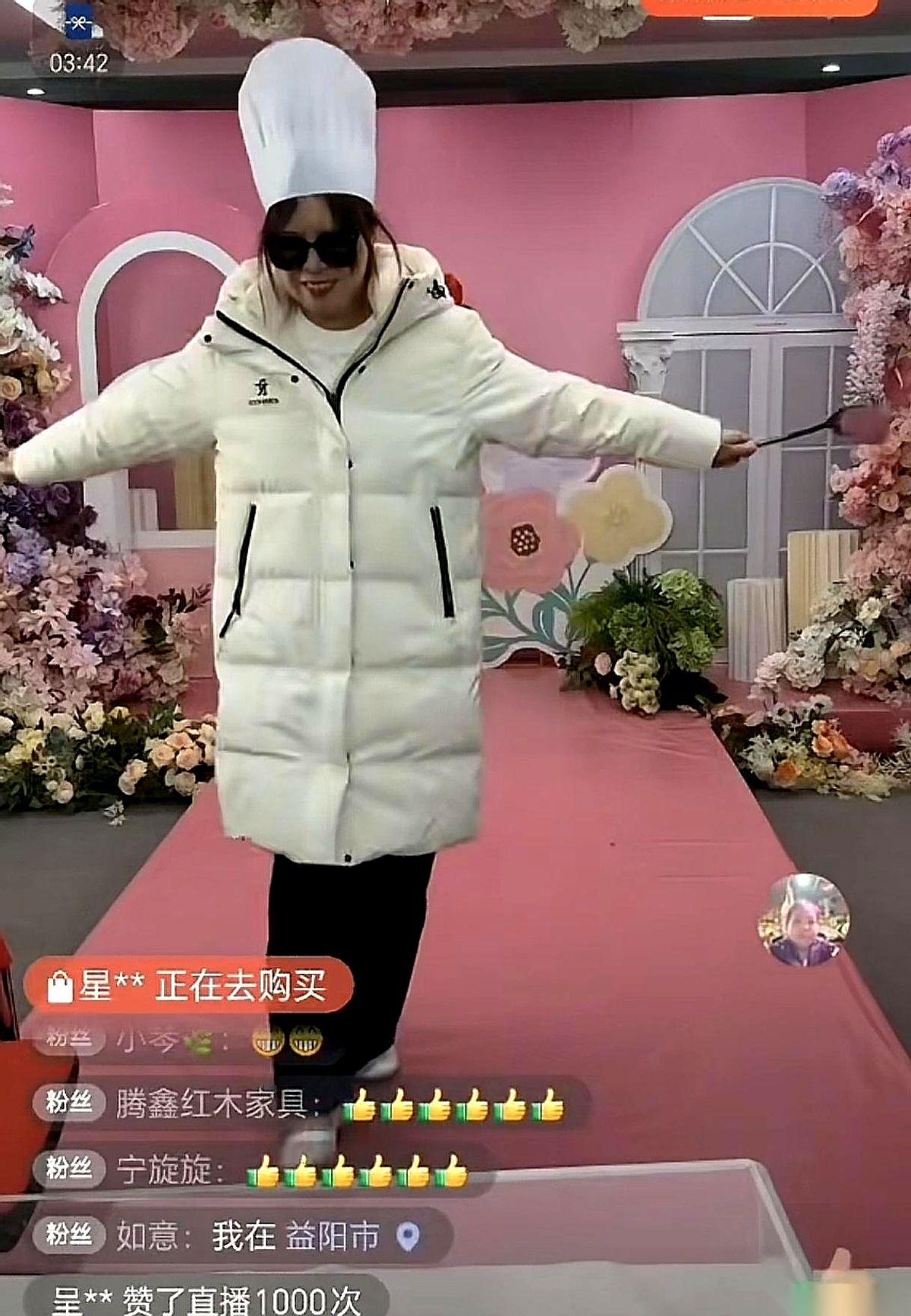 真的，昨晚我算看明白了。谢浩男他妹，就那么随便搞了几个搞笑动作，旁边海军再唱两