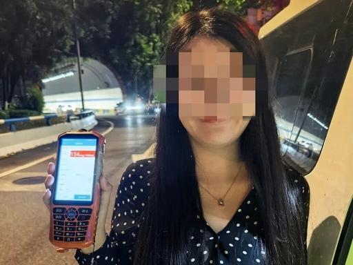 7月21日报道，重庆，一女子和男友喝酒后发生争吵，男友不想和她沟通，便打车离开，