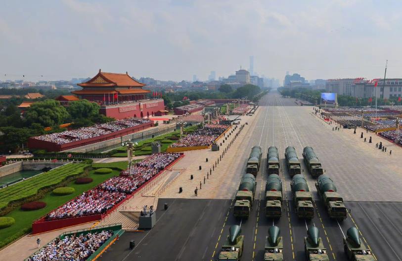 东风-5C全球覆盖震撼亮相！中国阅兵用'科技肌肉'敲响和平钟声