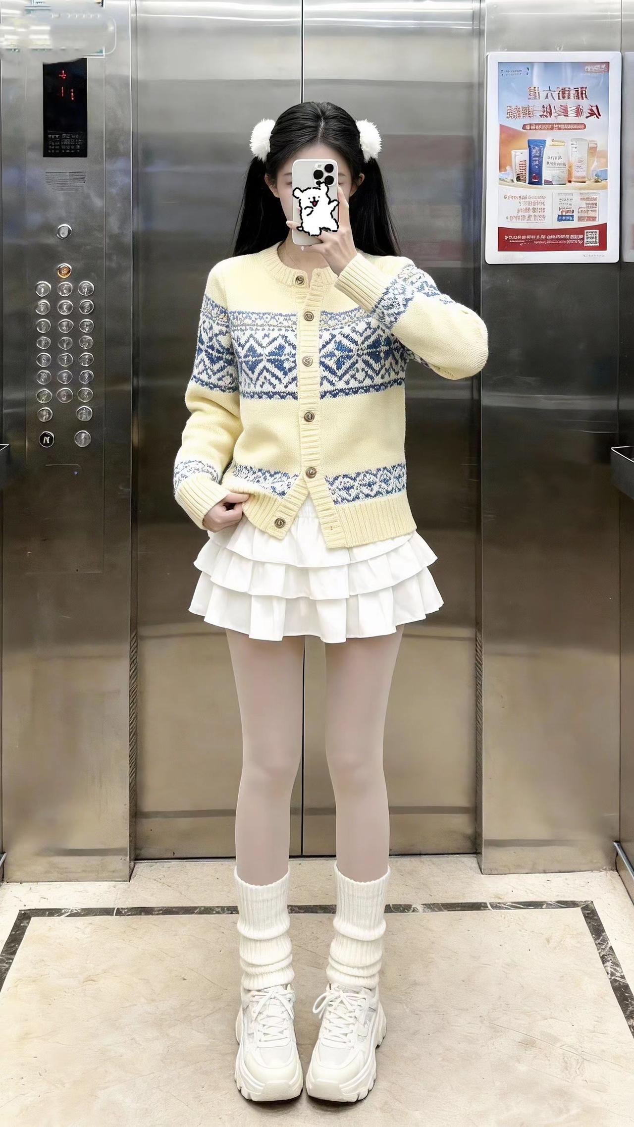 双马尾+蛋糕裙，甜得连空气都变暖了！这种软妹风你们爱了吗？过年穿什么温柔穿搭