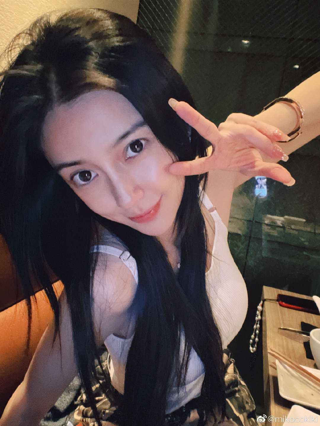 angelababyangelababy“是爱意四起的年代但是我的爱永远纯