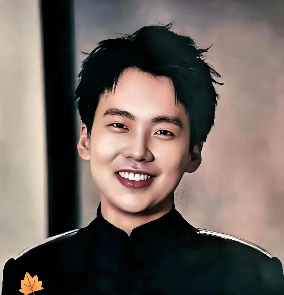 郭麒麟只要不塌房，拍不拍戏真的无所谓。他最值钱的从来不是家世与资源，而是刻