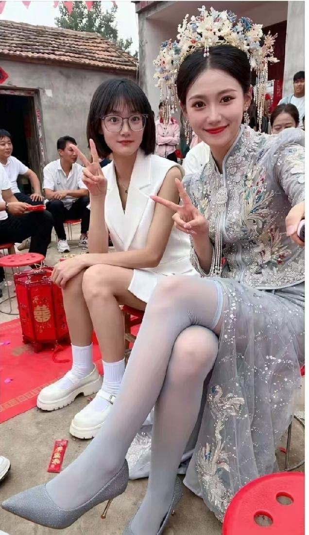 新娘虽然很漂亮，但是我还是喜欢伴娘，感觉伴娘才更有气质！