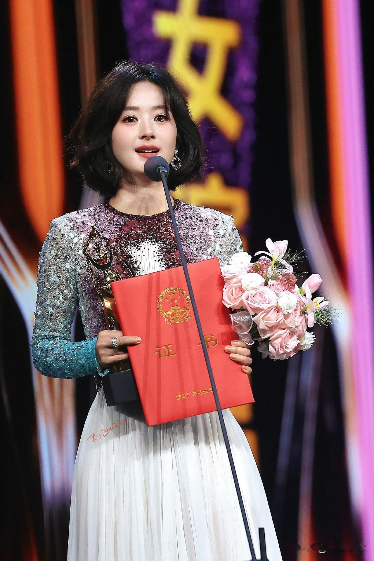 赵丽颖拿了飞天奖以后，整个事业反而停滞甚至下坡倒也不奇怪。毕竟现在的奖体现的不是