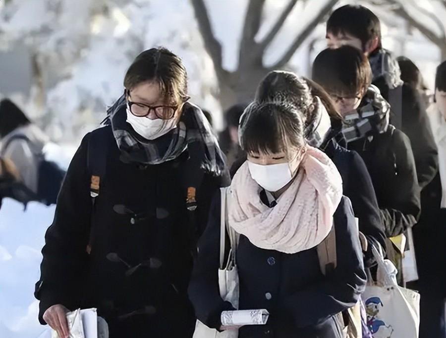 日本网帖煽动对高考考生性骚扰借考生怕迟到隐忍心理作案都说高考是最公平的考试在这时