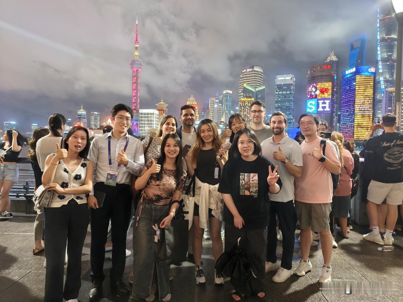 马斯克就说一句“中国很棒，我强烈建议大家去中国参观参观。”这句话让世界各国