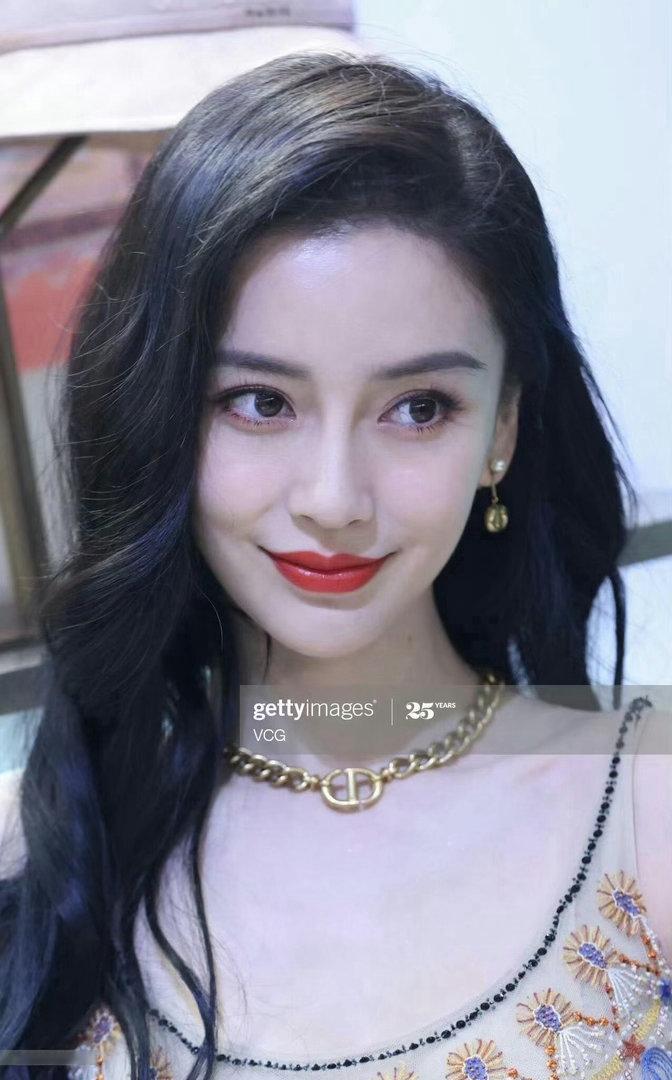 angelababy[比心]Angelababy证件照生图直出，原生骨相，少了滤