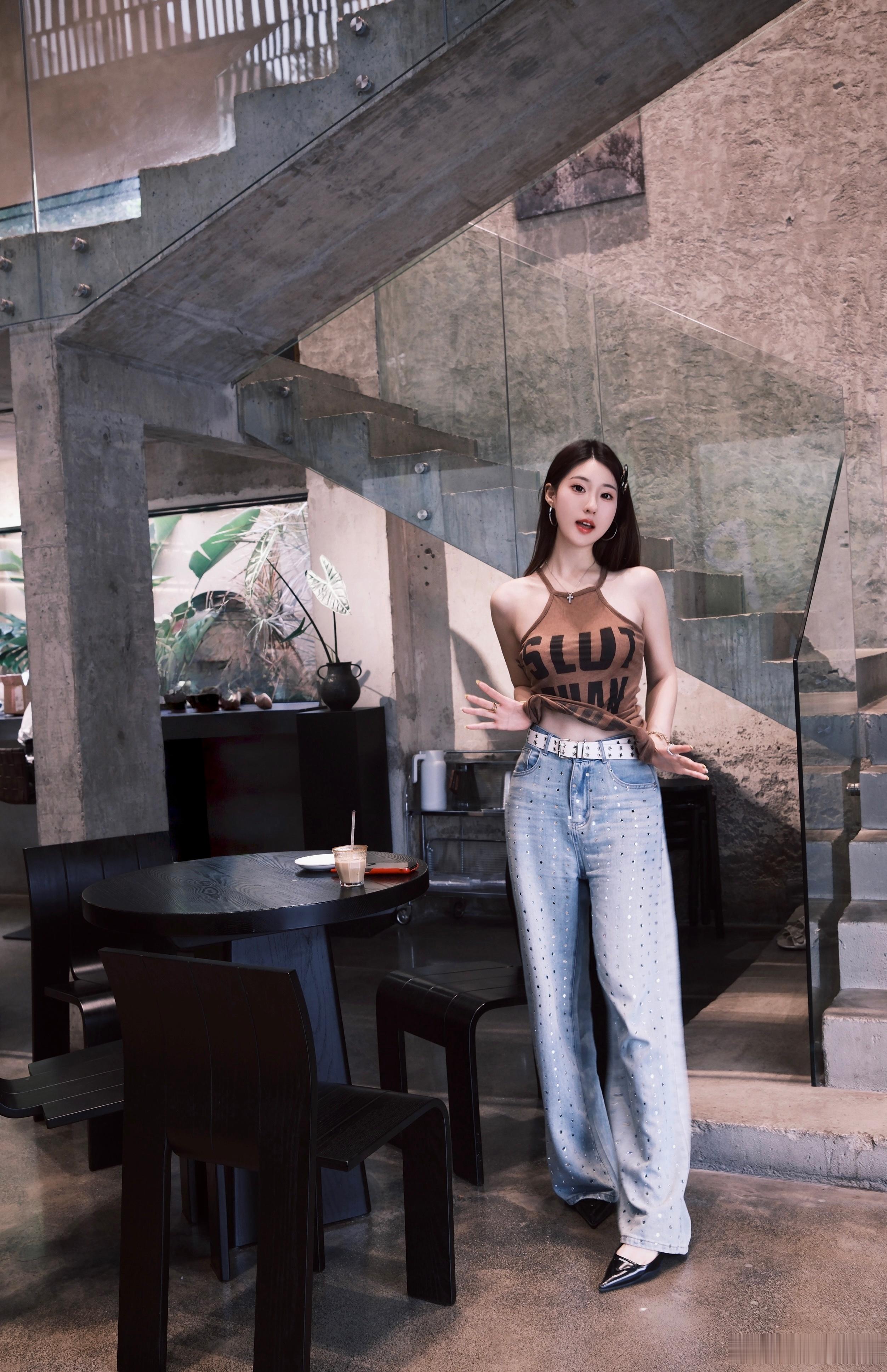 下辈子想当个美女虽然这辈子也是今天长这样御姐​​​