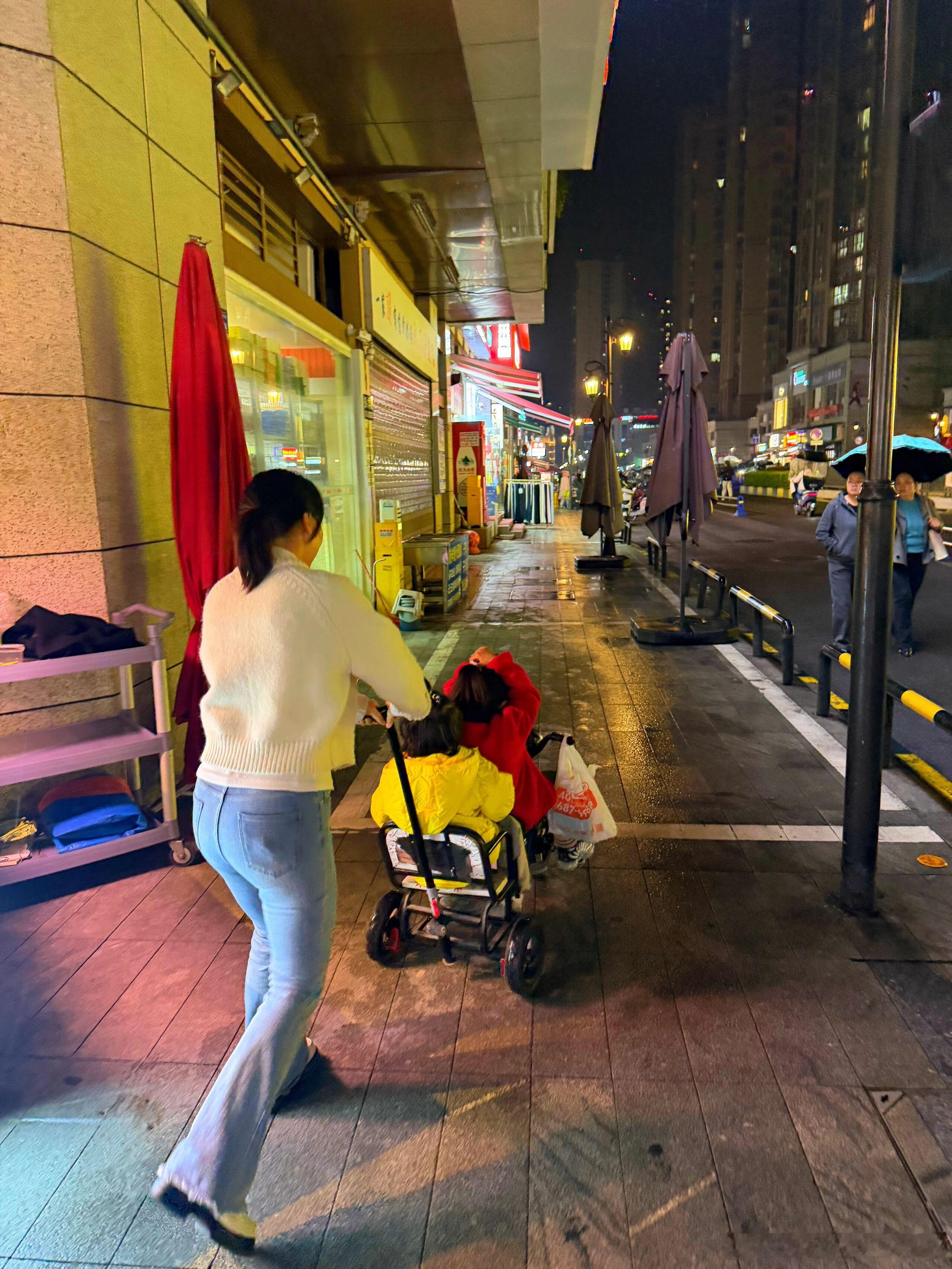 时尚穿搭时尚穿搭ootd牛仔裤搭配浅色衣服真好看