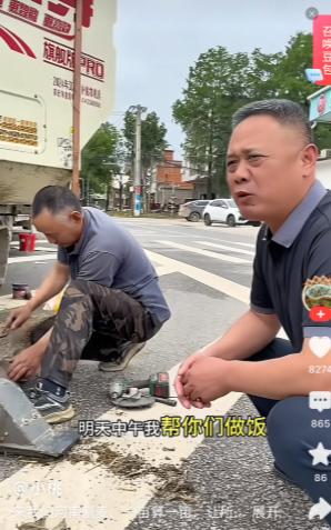 河南麦收现场，来自江苏淮安和宿迁的多辆收割机刚抵达村口，就被一位当地大叔拦住，大