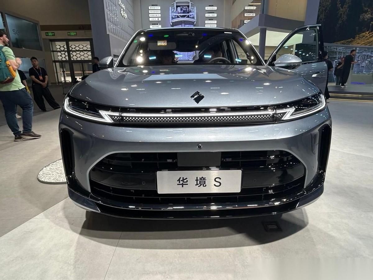 一个法国姑娘来中国留学一年，回去跟身边的朋友说：‘我再也不想去中国了，也劝你们千