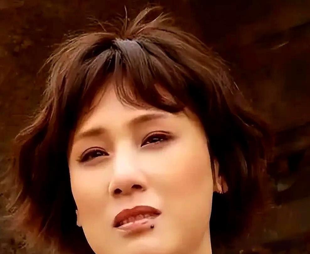 “朱媛媛的离世，莫不是和她嘴角那颗痣有关？”小时候听家里老人讲，女人嘴角长痣是