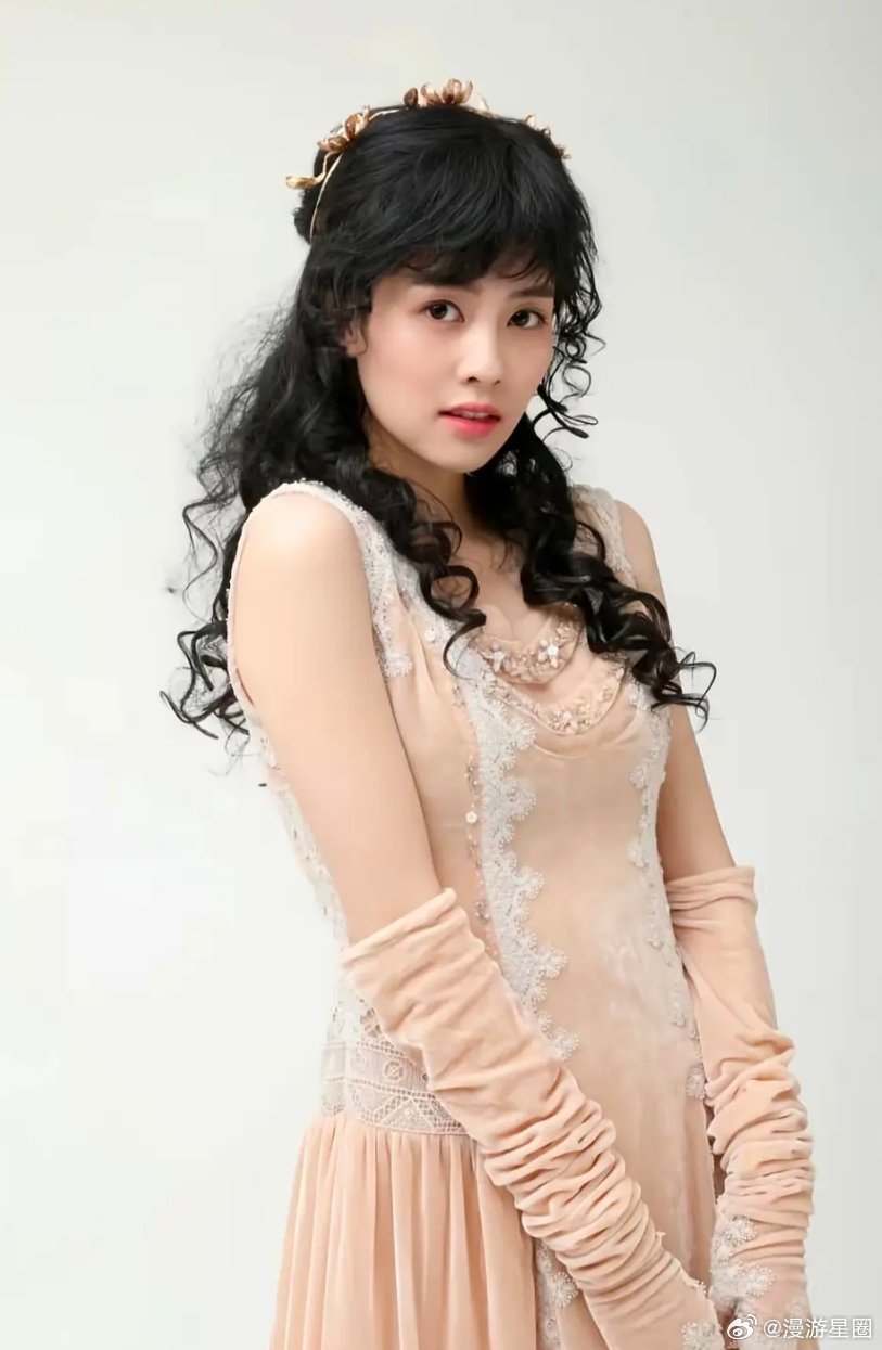 白鹿真的和那个一笑倾城好像