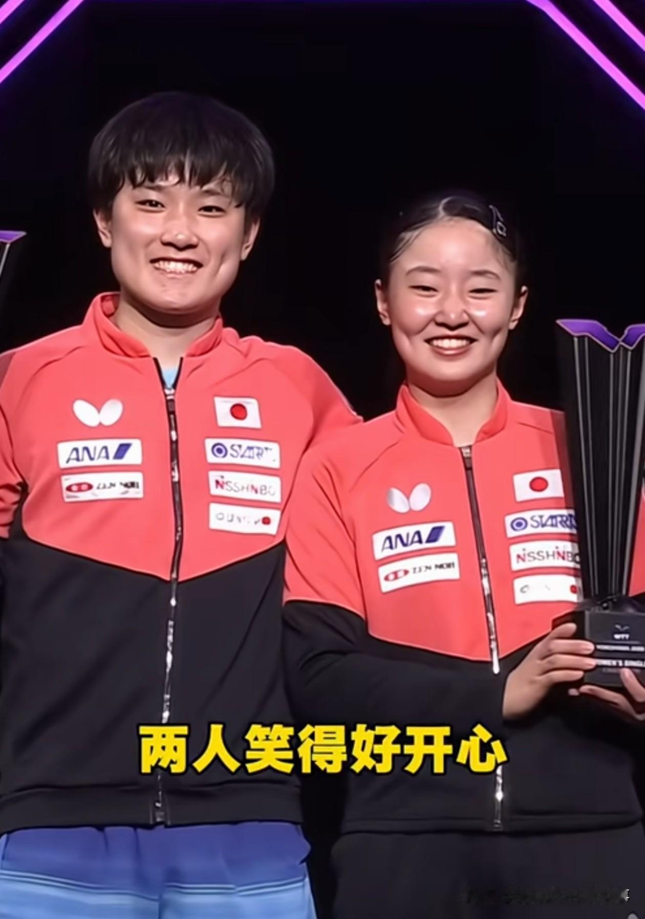 张本兄妹夺冠，笑的好灿烂，这张照片就应该挂在中国乒乓球队的每一处训练基地，各位乒