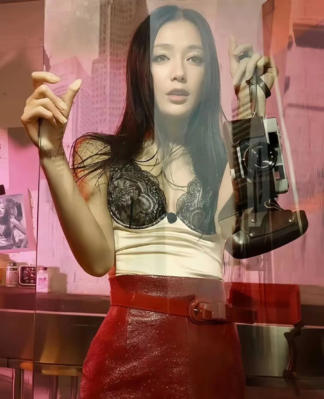 秦岚最新内衣代言写真释出，镜头下的她将成熟女性的优雅与自信展现得恰到好处。没有过