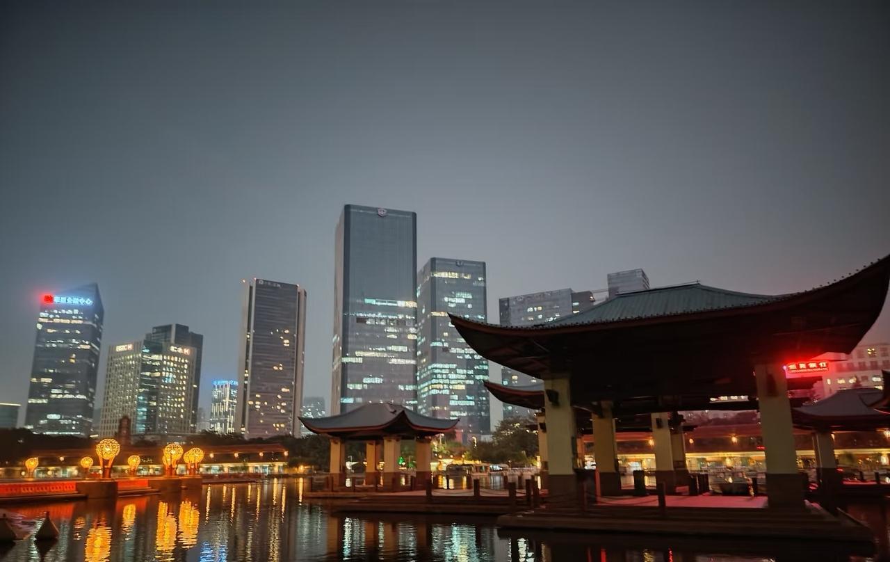 南海千灯湖楼价很难大反弹，两三万一方已经是佛山购买力的实际反映了吧。算上地铁和区