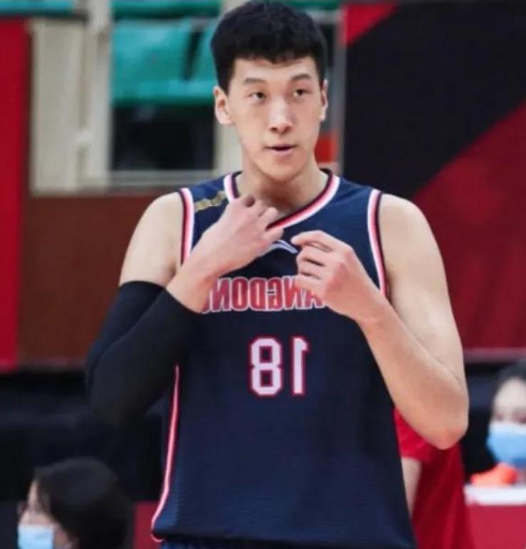 广东男篮或将杜润旺交易至北控换取陈国豪。最近，关于广东男篮与北京北控队球