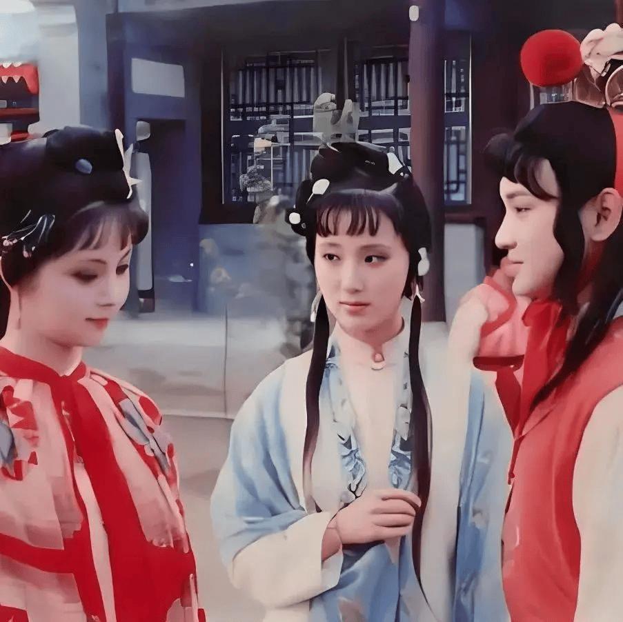 有书友说，薛宝钗的年龄忽大忽小，前后对不上。其实不是薛宝钗的年龄对不上，而是红