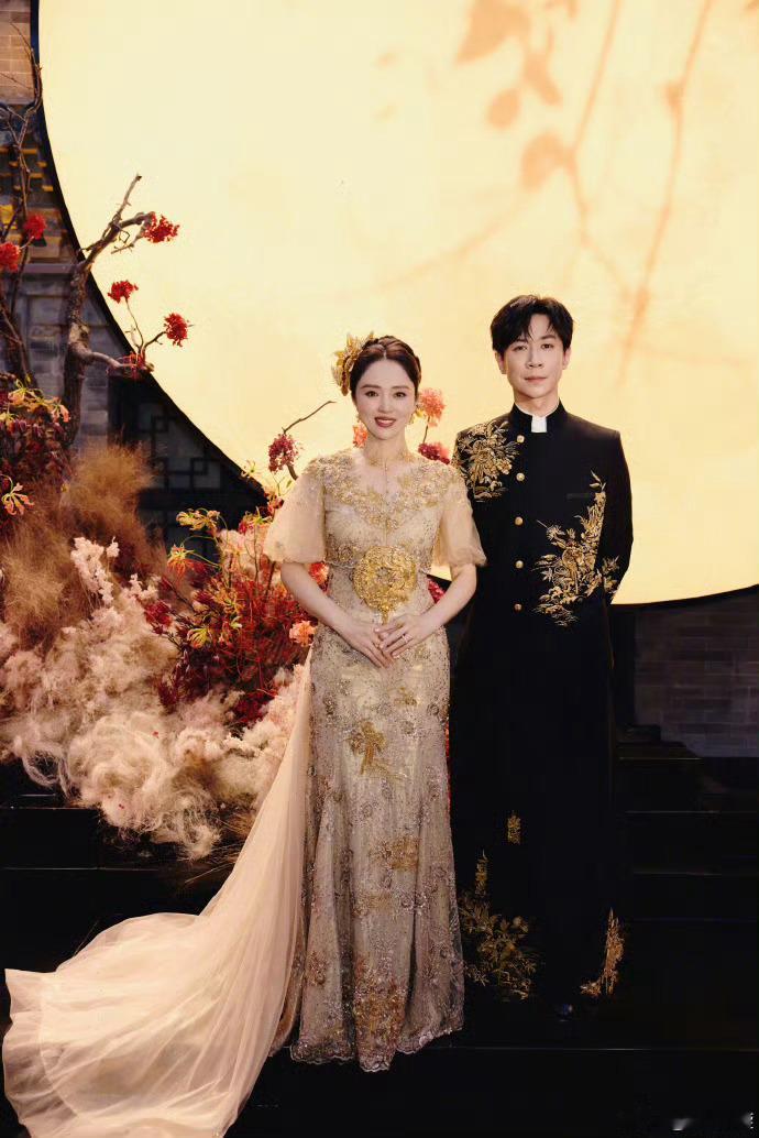 董璇张维伊婚礼照美女与素人[笑着哭][笑着哭][笑着哭][笑着哭]​​​