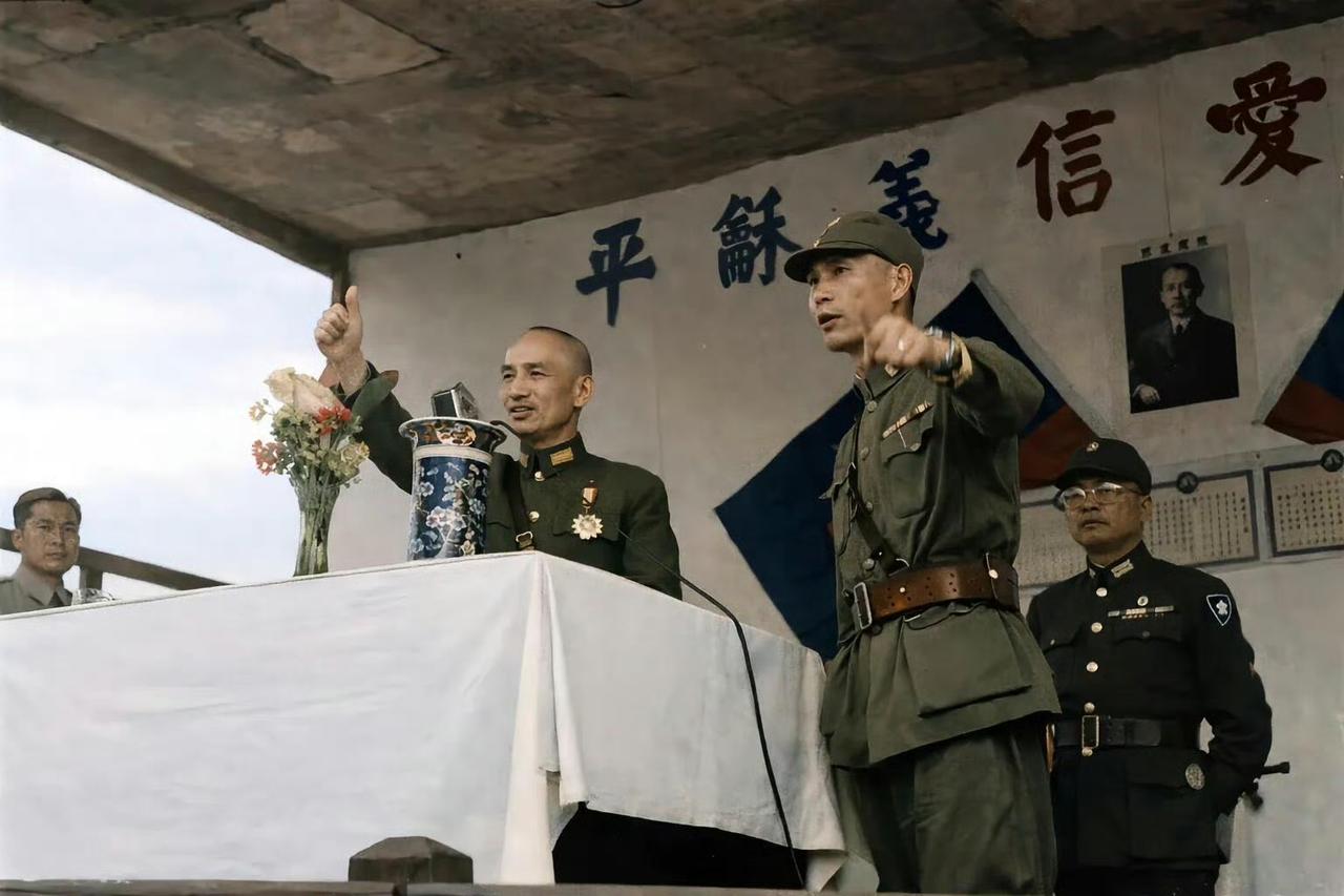 1945年7月27日（另有记载为8月13日），蒋介石在四川万县（重庆万州）视察青