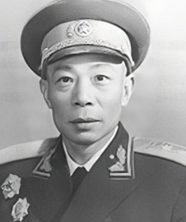 1949年，第46军副军长杨梅生率部南下，恰好途经湘潭易家湾。在街道拐角处，杨