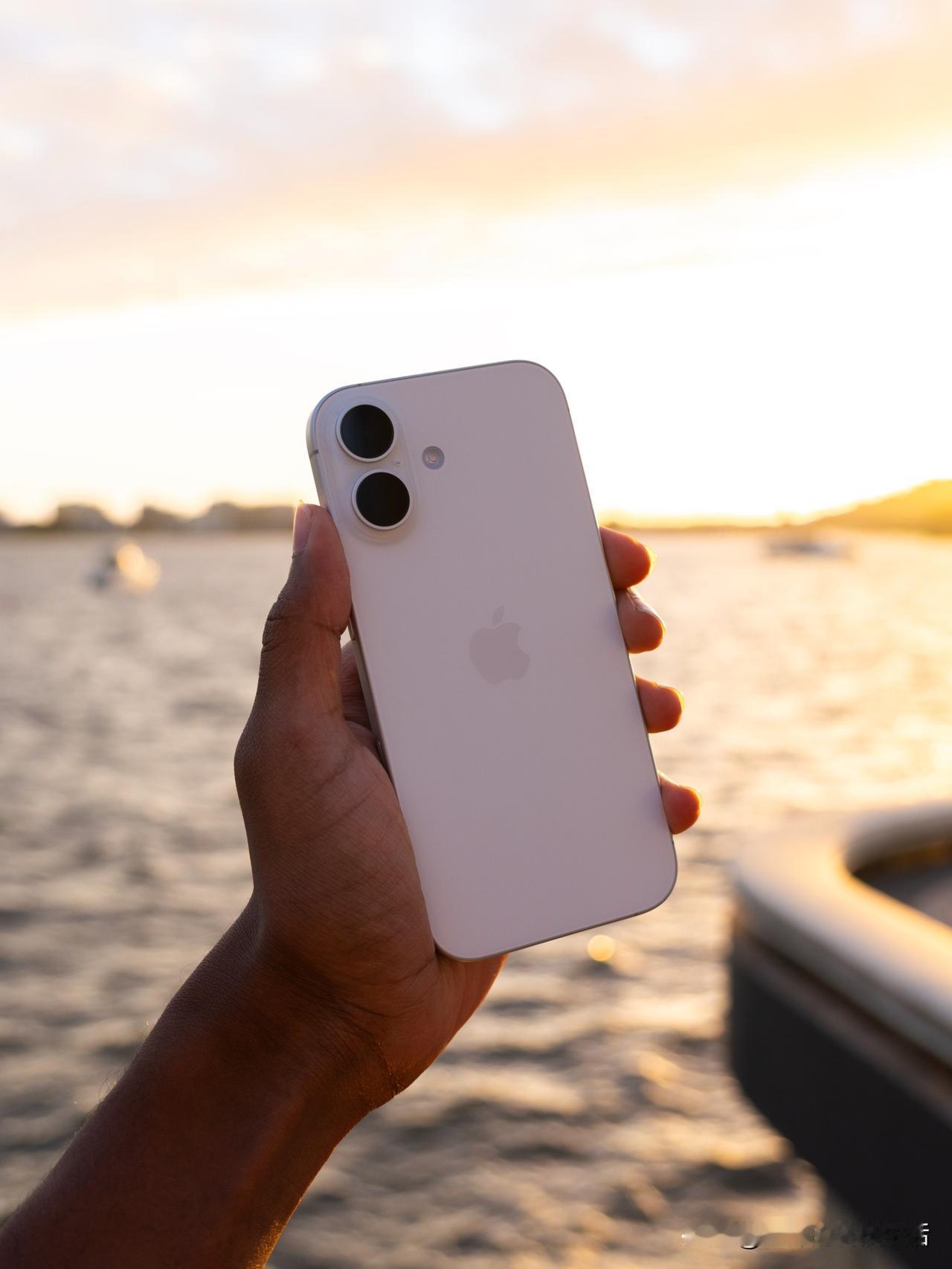 万万没想到，iPhone18标准版这次居然被苹果"加料"了。之前郭明錤爆料