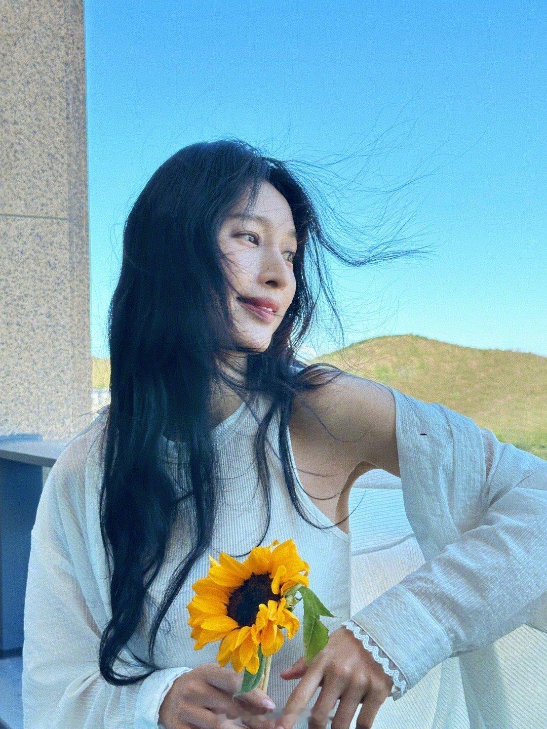 张俪夏日私服宫格甜美上线