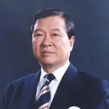 1979年10月，韩国总统朴正熙来到中央情报部视察，就餐之时，中央情报部长金载圭