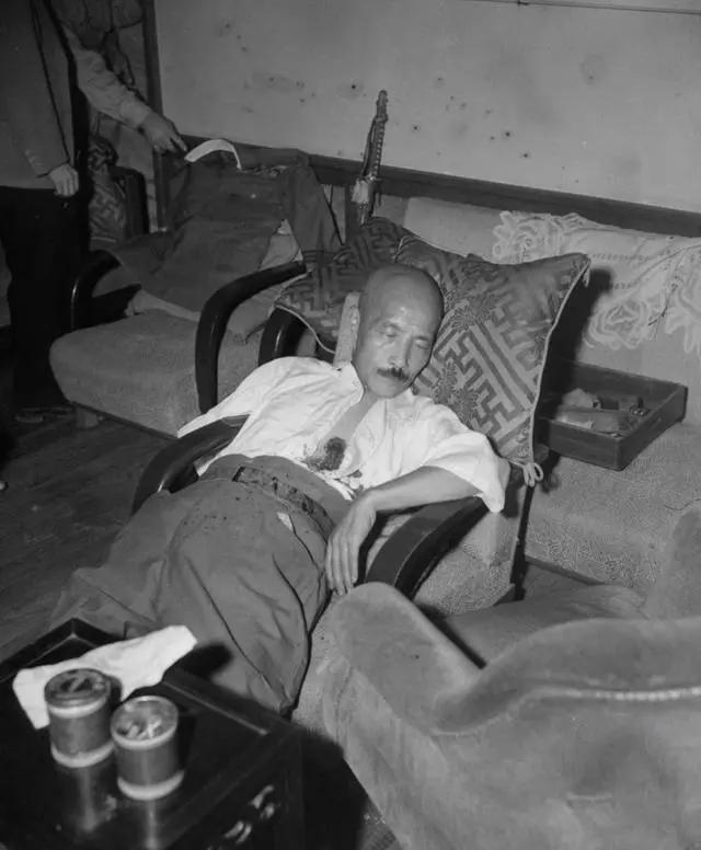 绞刑为何是最可怕的刑罚？东条英机在绞架上整整挣扎了约12分钟，咽气时他被折磨得涕