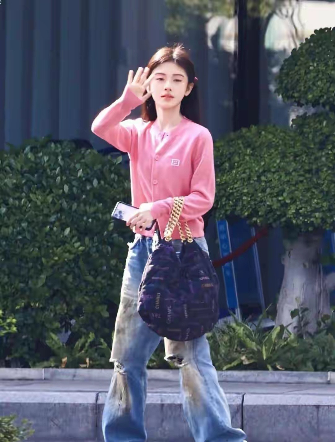 鞠婧祎最近的状态变化好大，气质和风格都跟以前不一样了，是换了新团队还是换公司了？