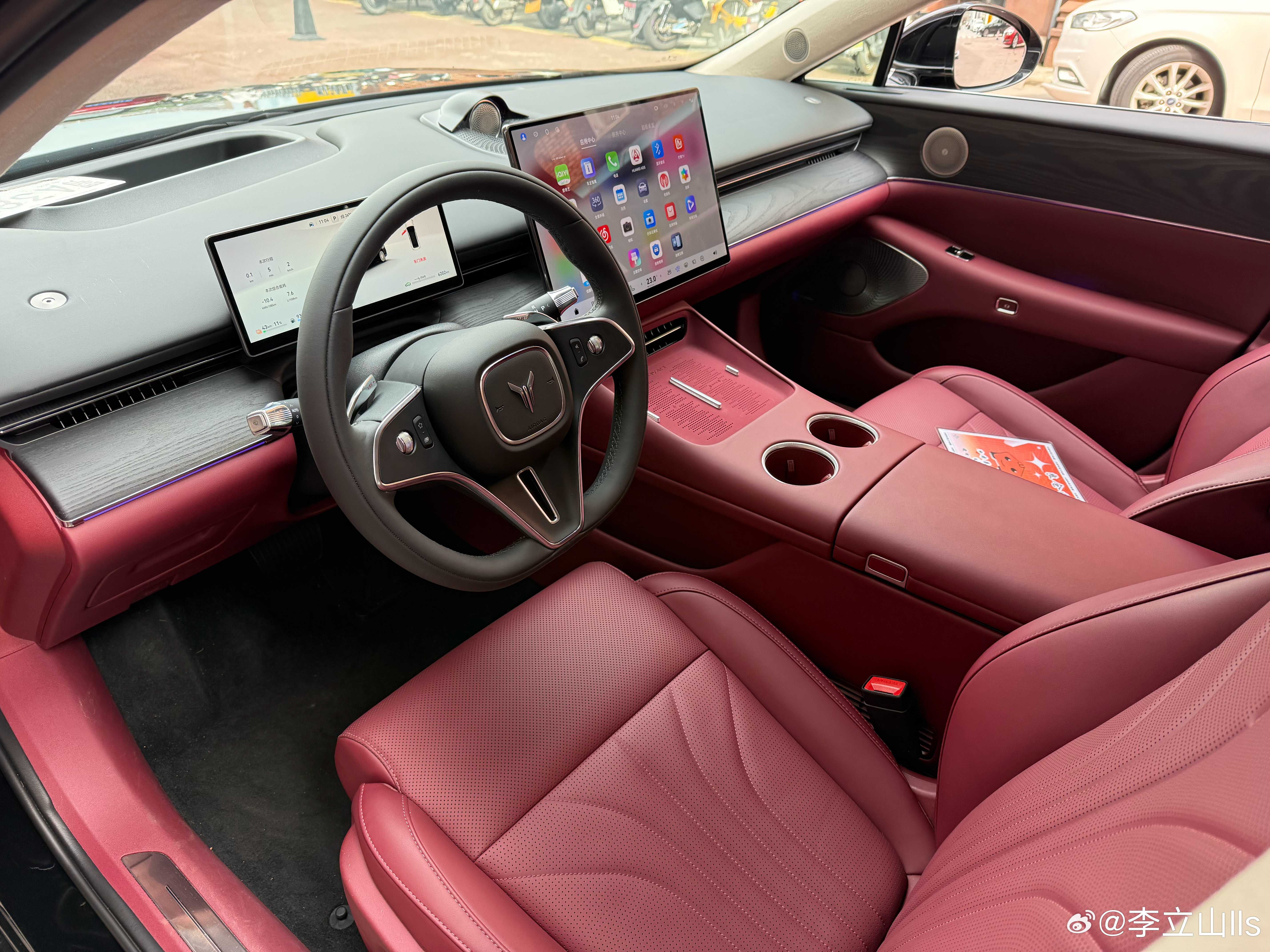 今天要拍的车，这配色好骚啊！​​​