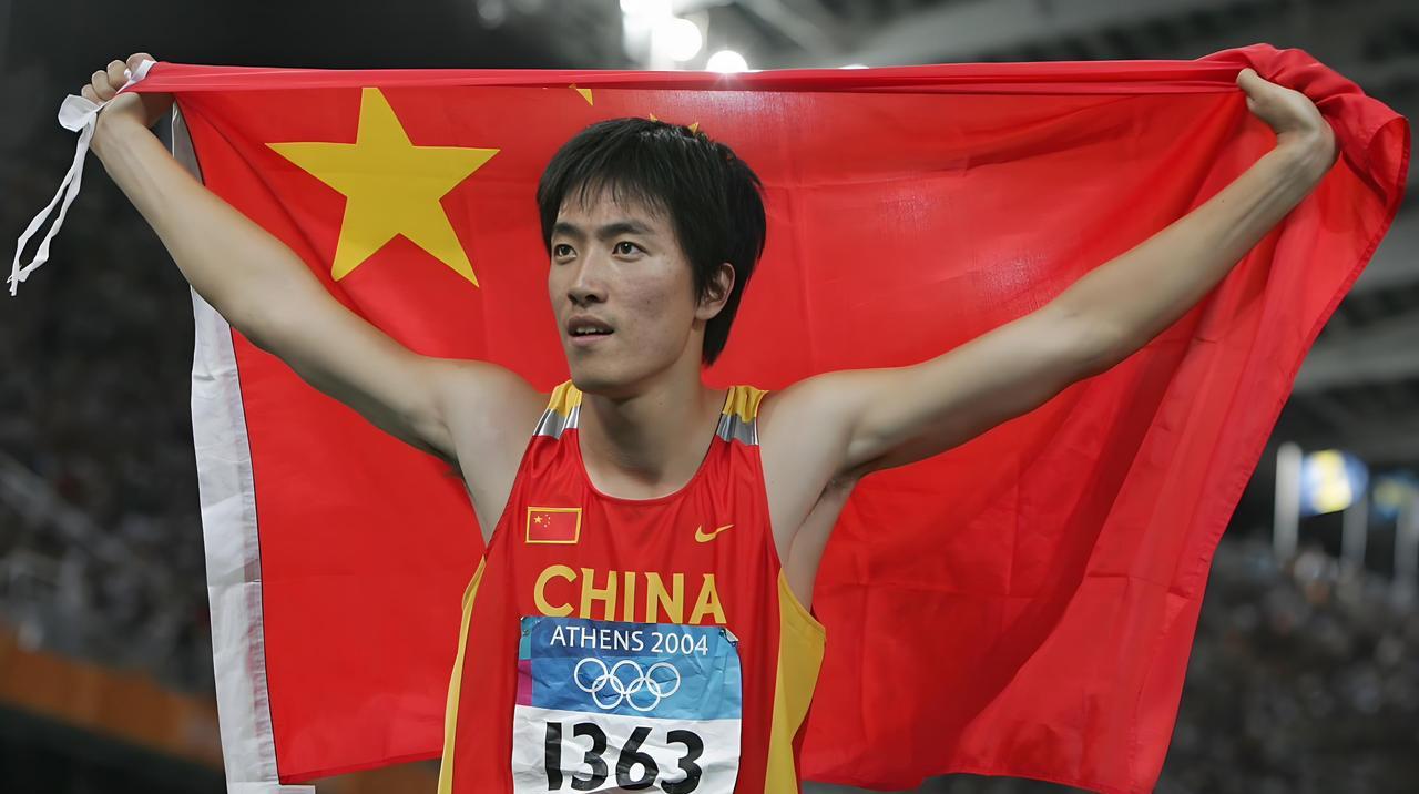 当年刘翔一举夺冠！上海市政府大手一挥直接送给他一套上海黄金地段的房，刘翔收到后受