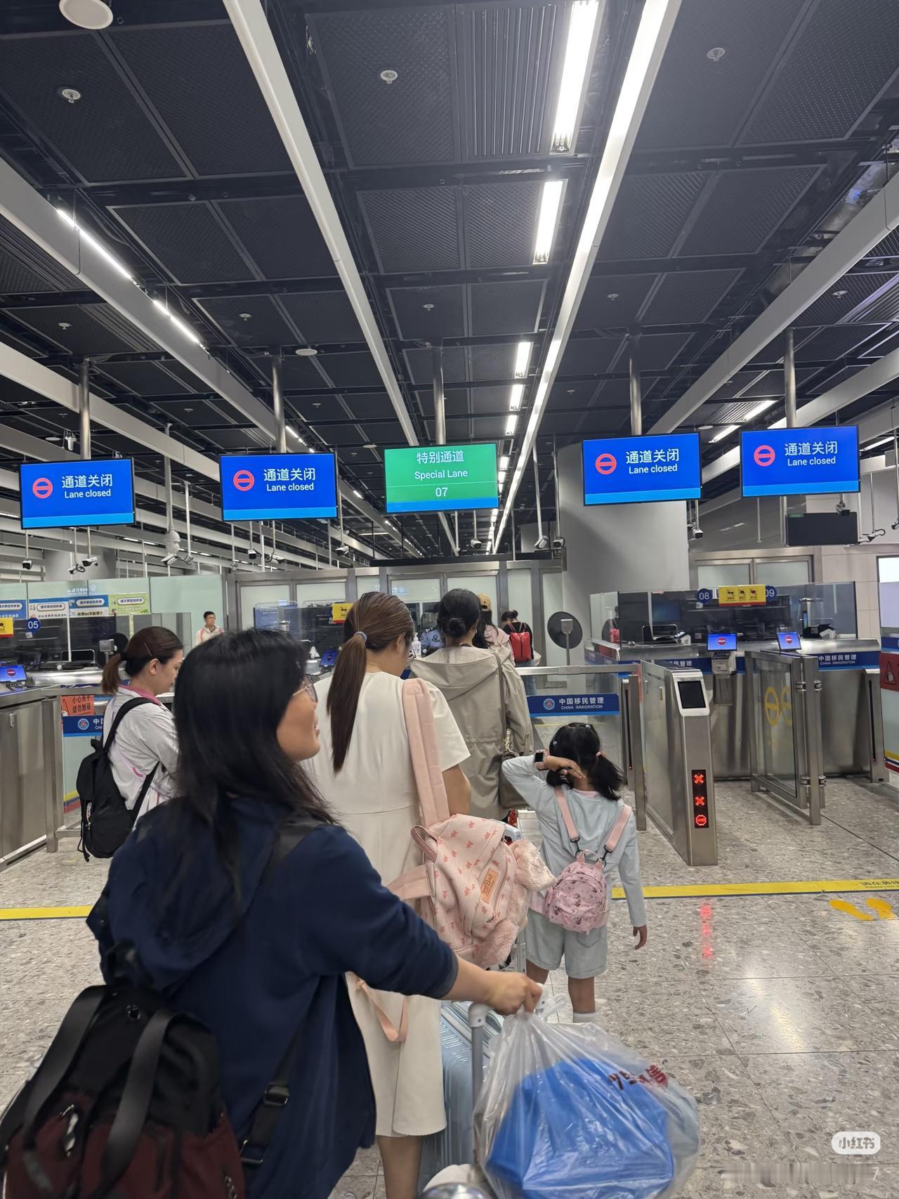 为啥香港到内地的海关不能合二为一呢？从香港入境内地，需要经过香港的出关和内的的