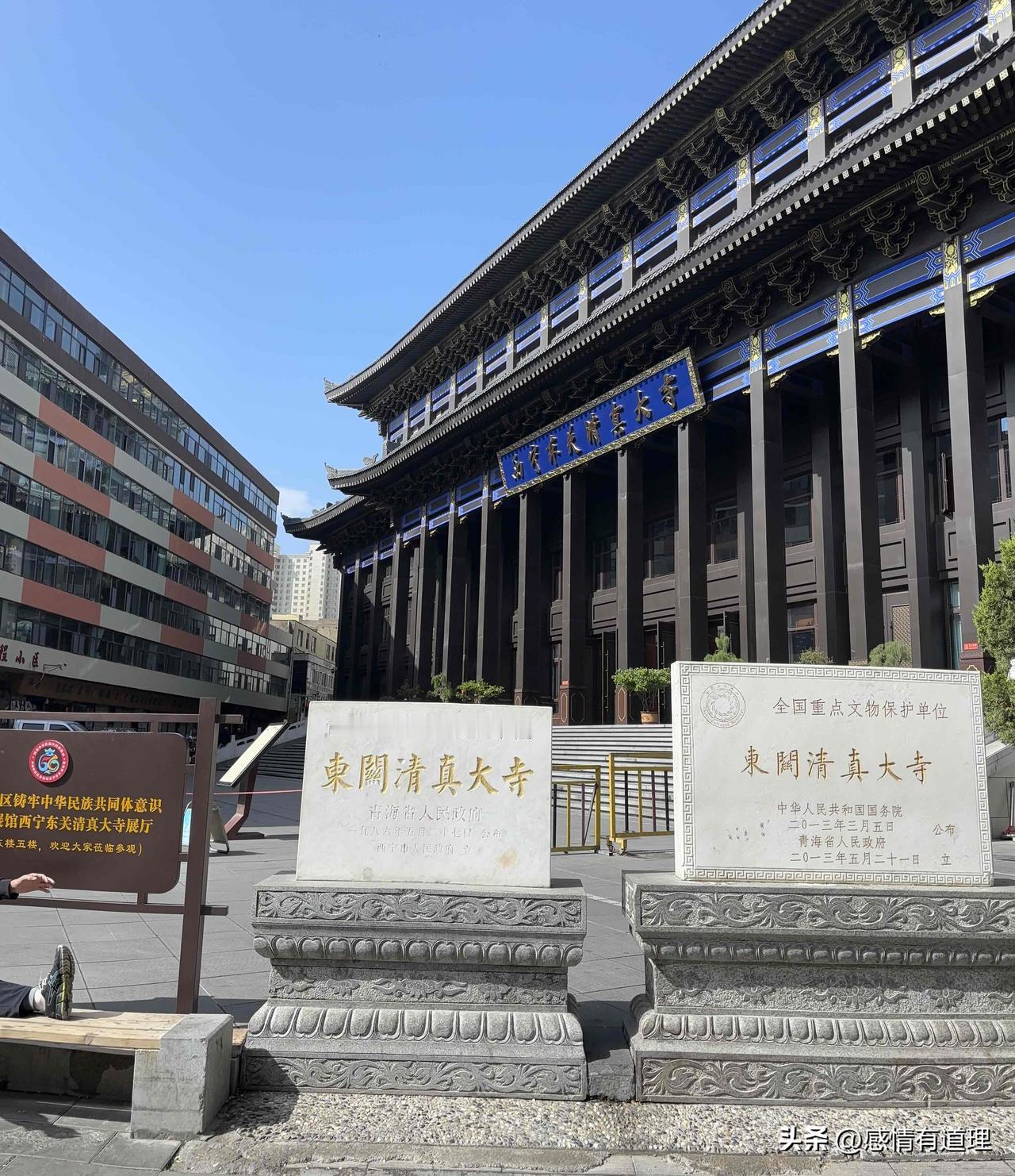 从西藏返程在西宁转车，有半天时间等车。导游说：大家要在车上待四十个小时，可以买点