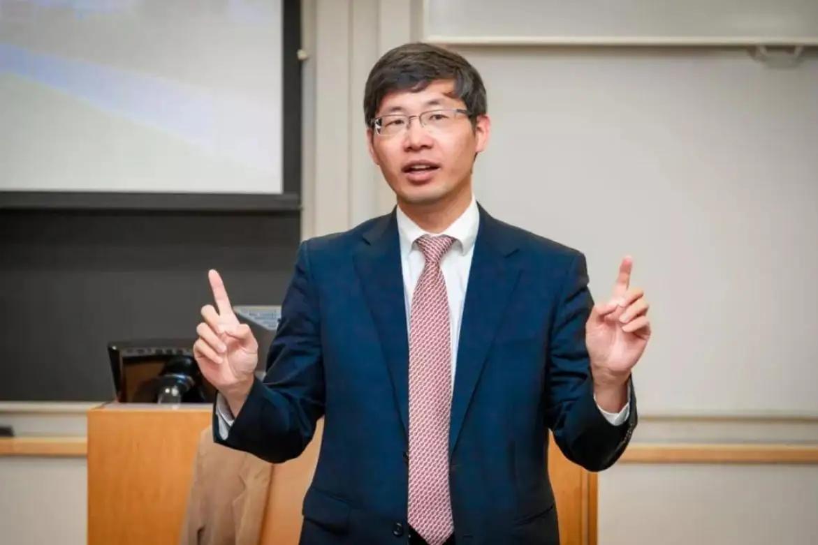 AI正在拆掉教室的墙：未来10年，孩子最需要的不是知识，而是“提问的能力”