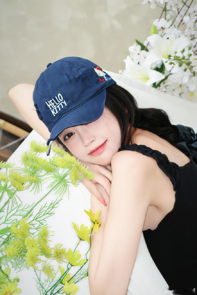 司晓迪又开始了，晒出18张“猛料”图片这次晒出的男明星可都是顶流啊，有“老面孔