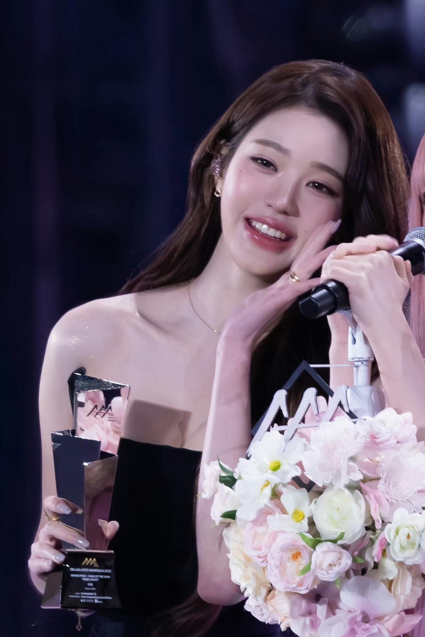 第一次见张元英失去表情管理，公主的状态一直很在线哦！