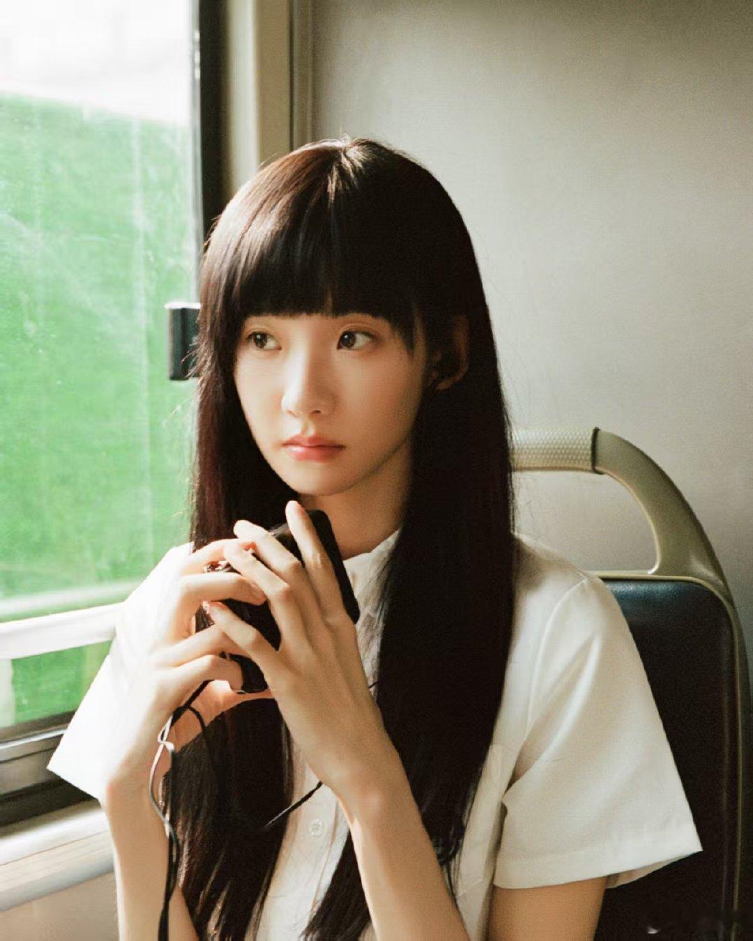 张艺凡学姐在听什么歌，可不可以分享给我