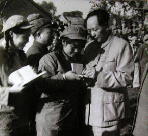 1951年，16岁的女志愿军，被美军打成重伤，当场昏死，醒来后却听到美军叽里呱啦