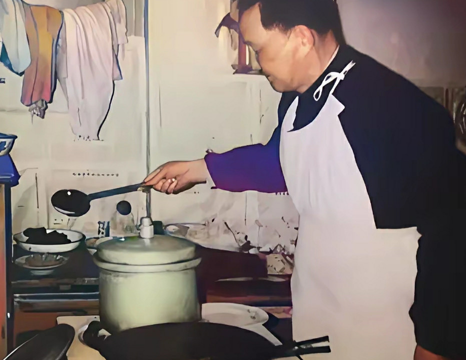 这竟然是开国上将家的厨房！初见这张照片的人，都会怀疑这是不是摆拍，开国上将的家怎
