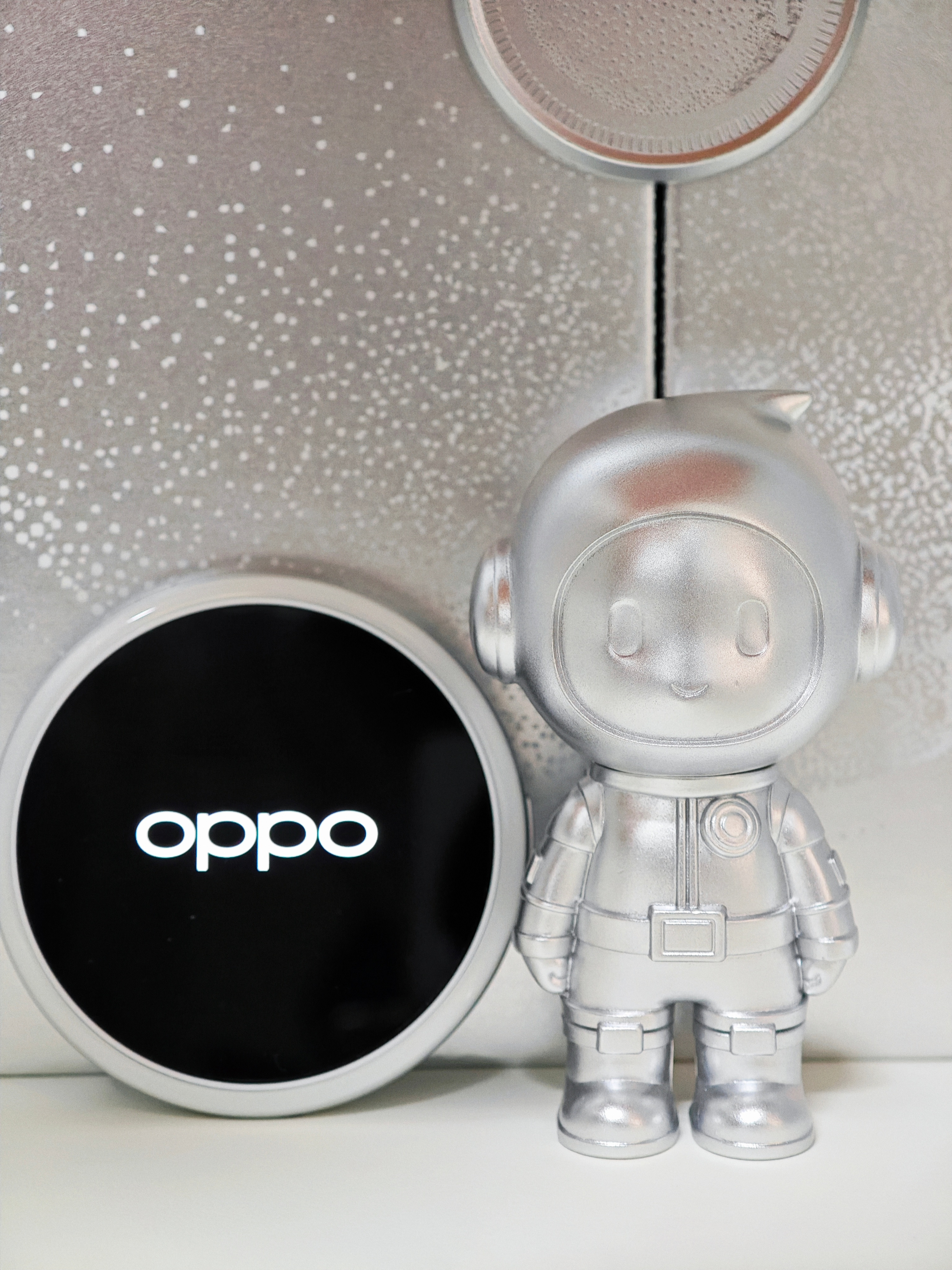 OPPO&&一加中秋礼盒，小欧手办和OPPOBubble。