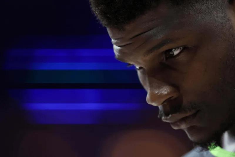 杜兰特球痴实锤了，妥妥的篮球痴汉啊！狼记：好消息是爱德华兹不需要手术，但骨挫伤