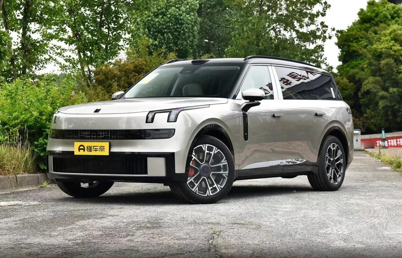 朋友问我："30万左右想买个家用SUV，领克900二手值不值？"作为一个开了8年