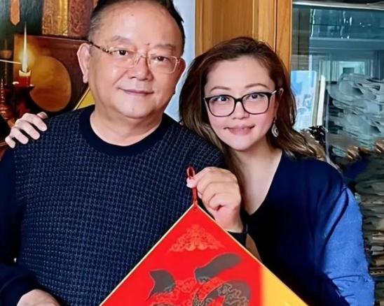 王刚花200万送女儿出国，谁料女儿转身就要嫁给洋女婿！王刚急得拼命阻拦，对方却说
