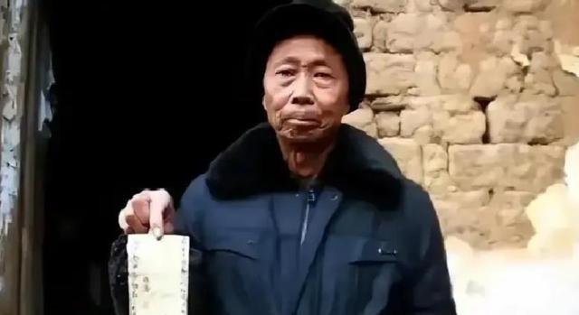 “红军当年欠了我们家400块大洋，如今家里遇到难处，这笔钱还能归还吗？”2015