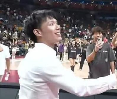 管理层迭代引热议！陈浩锋接班具备现实逻辑一旦陈浩锋积累充足管理经验与人脉资
