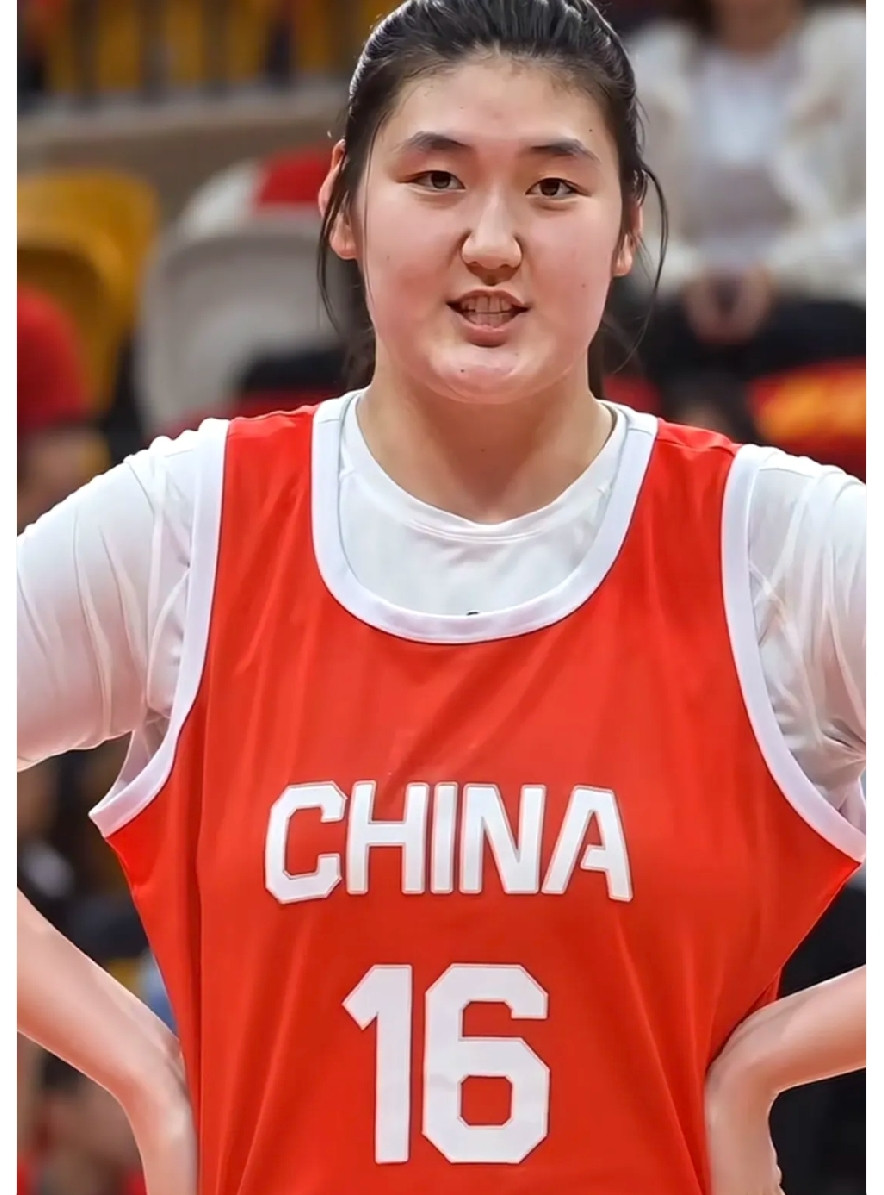 张子宇在自媒体上出镜发声；“我是中国女篮中锋张子宇，我今年才十九岁，不到二十岁的年龄，我的进步空间很