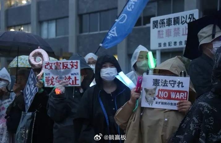 中国这一刀下去，日本媒体集体失眠了。反制公告刚落地，共同社、日经、产经、朝日，四