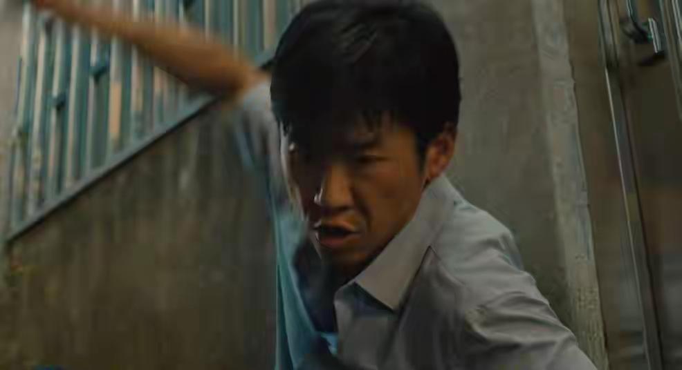 王骁生理性演戏[捂脸哭][捂脸哭]《除恶》都播了一阵子，快大结局了，热度还在往上蹿。