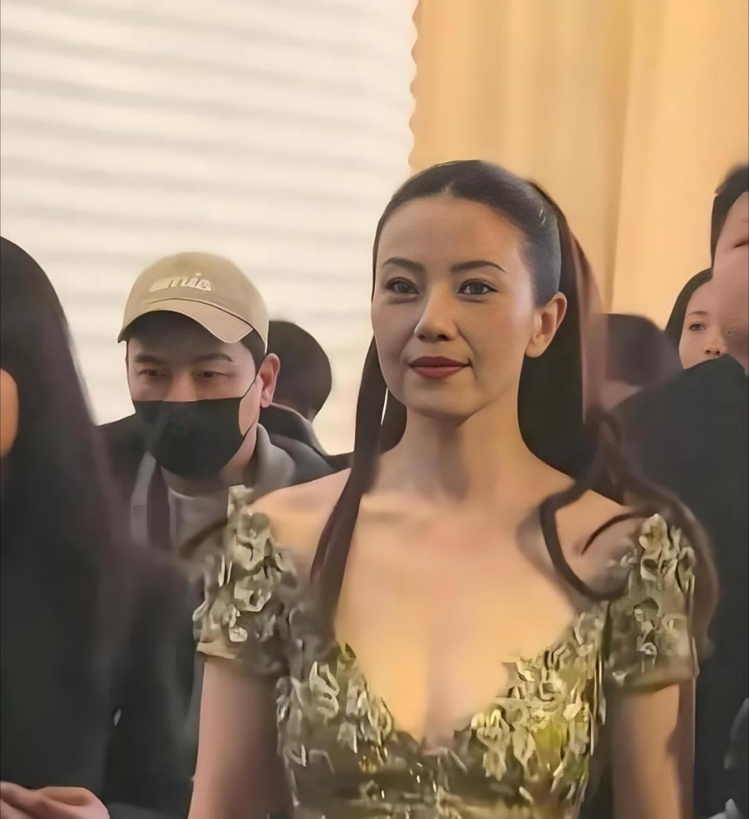 看到高圆圆突然我就释怀了，女神终会老去